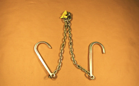 Double hooks with chains to central mounting point